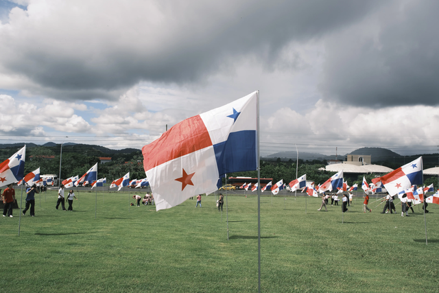 世界上最嚣张的国家：美国不敢惹它，中国每年给它交100亿过路费