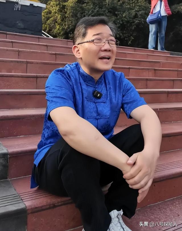 16年前，他把黄家驹念成黄家“狗”，自以为幽默，却意外断送前程