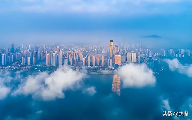 湖南智造杀疯了！无人矿山卡车自己干活，6分钟造台挖掘机