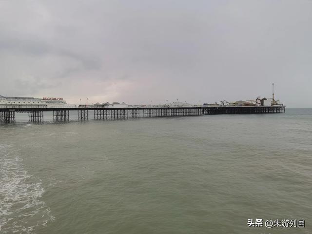 白色断崖与灰色天空，英国南部海岸线的另一种浪漫
