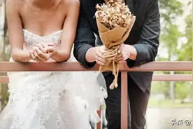 长相性感妇人48岁嫁给20岁小伙，陪嫁七位数财富惊呆全网！图片
