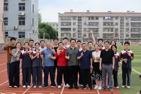 赋能减压，“赢”接高考 ——岳阳县一中举行师生跑步接力比赛图片