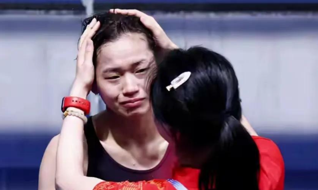 演都不演了！恶心的一幕出现了，人民日报亲自下场为全红婵"撑腰"