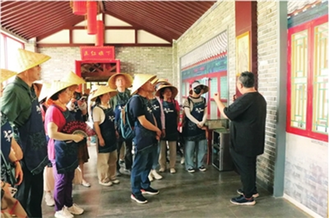 边走边学 青岛老“玩”童爱上研学游