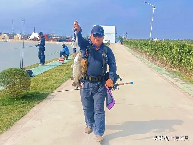 在庄行渔沥，抛一竿清风，钓满眼诗意