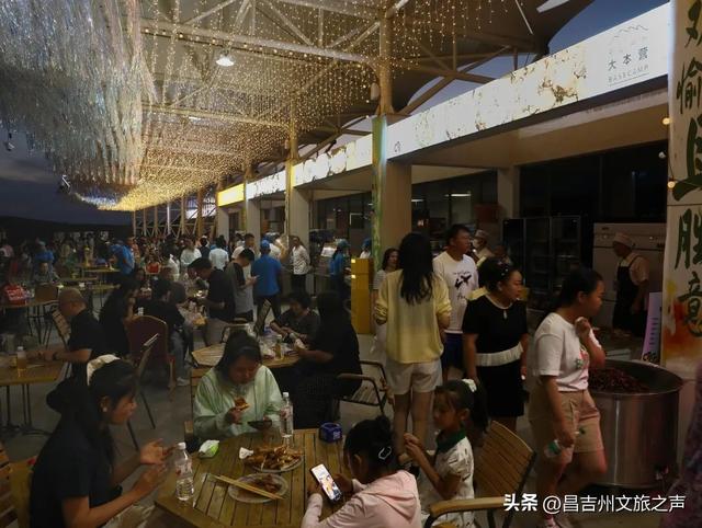 天山为幕，雪峰为卷——天山户外大本营成为旅游新地标