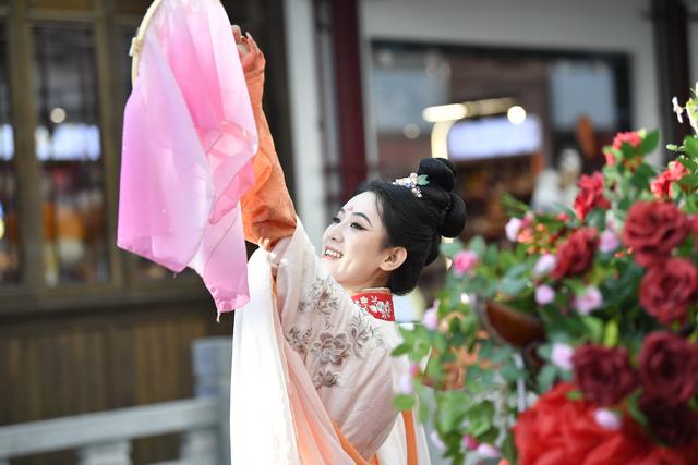 把水乡古镇“搬进”商圈！江南水街开街迎客 打开消费增长新空间