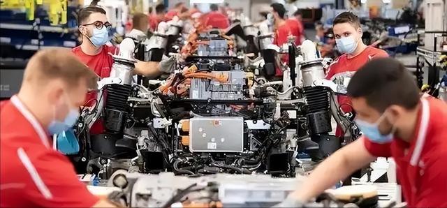 中美GDP差距再次拉大！中国GDP跌到美国60%，到底是哪出问题了？