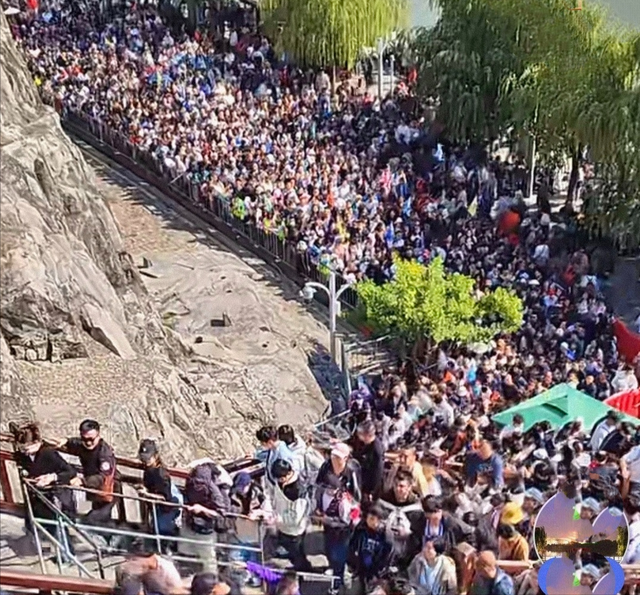 国庆放假首日：人人欢庆，却出现5个“反常现象”，与往年大不同