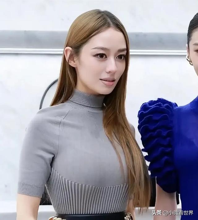 北京酒会太真实,吉娜“假胸”尴尬,娜然脸肿胀,秦舒培一脸男相