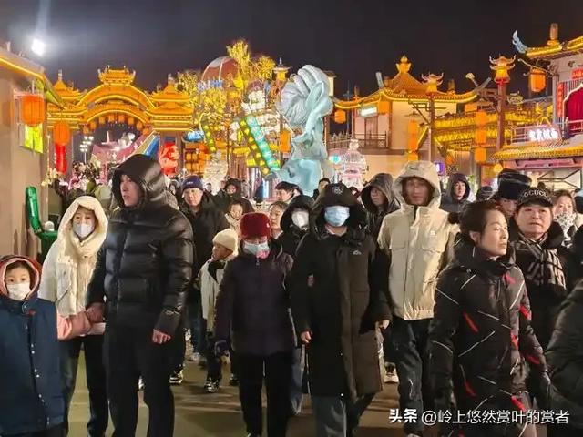 【冰雪盛宴:中国“雪假”引领文旅新潮流】