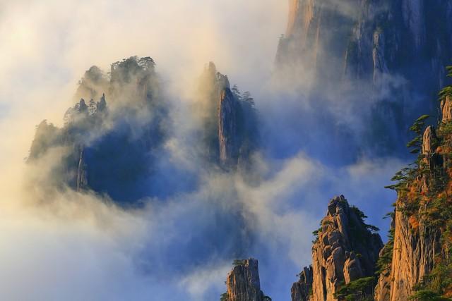 不比黄山，枫景如画，杏色满城，安徽这几个小众地方特有精游感！