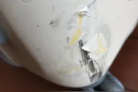 限量版行李箱被摔到“面目全非”，吉祥航空：只能按公斤赔500元图片