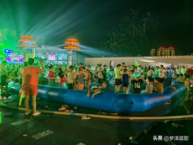 湖北：云梦举办首届花样泼水电音节
