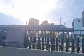 S1沿线噪音问题“等”了一年仍未解决 街道回复：还需耐心等待图片