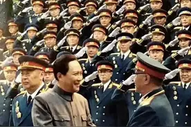 新中国军衔制取消风波：短短十年，上至元帅，下至列兵全部摘下图片