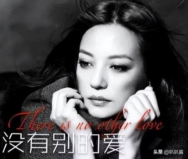 面相又变了！49岁赵薇广东吃饭，又老又瘦没架子，却再无回头路走