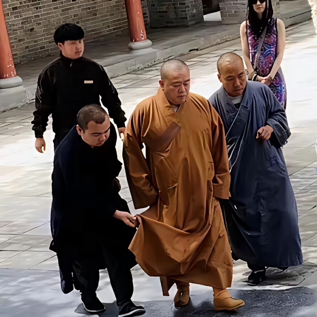 不查不知道一查吓一跳，掌管少林寺38年的释永信，私下到底多享受