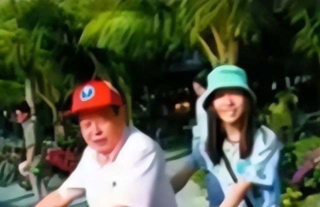 杨振宁去世后，翁帆再发文，49岁无子女的她，早已被安排好了退路