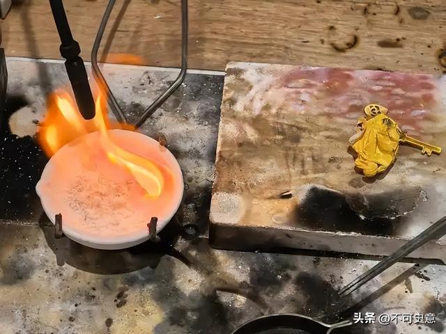 太痛心！埃及博物馆被“内鬼”偷盗，无价之宝法老手镯悲遭熔毁