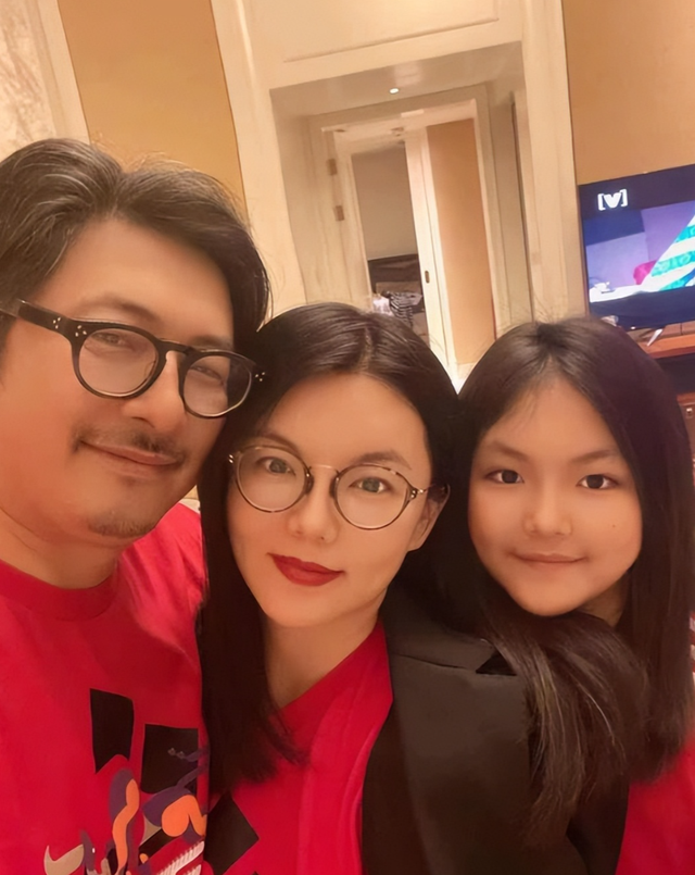 李湘也没想到，11年前让她怀二胎的人	，如今竟成为她的“救赎	”