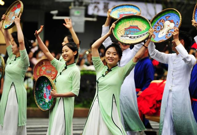 2025年亿万“避暑大军”涌向“洋芋国”，两亿人正在集结赶来！