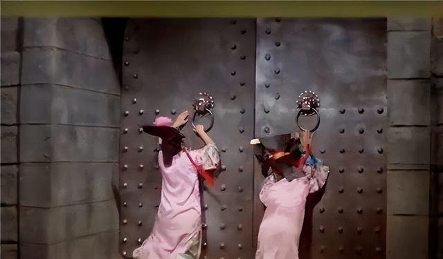 皇帝驾崩时，殉葬妃子双腿为何都是张开的？死前经历了什么