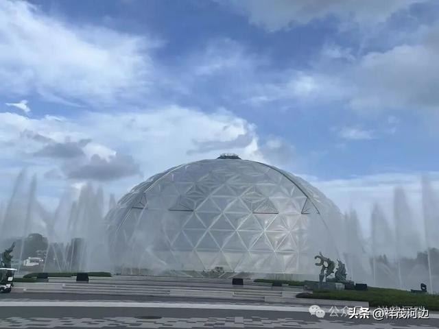 狂欢节后，青岛东方伊甸园景区将“南瓜”们堆成“垃圾山”？