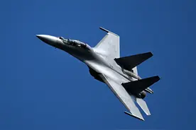 美军凌晨来犯，央视透露细节，中美战机缠斗50分钟，现场惊心动魄图片