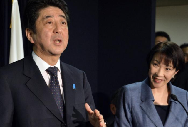 解放军终于出手，面向日本实弹射击	，连打8天，张维为：成全她