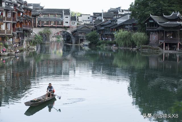 湖南湘西古城苗寨景观