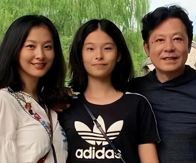 中国赚钱美国花？老戏骨祖孙三代，在美奢华享乐过上人上人生活