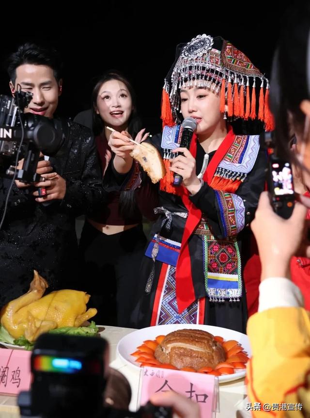 百万粉丝博主唱游贵港!你在现场吗?直播荷城圈粉全国