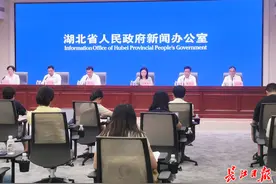 湖北加力支持以旧换新，购买新能源汽车补贴2万元图片