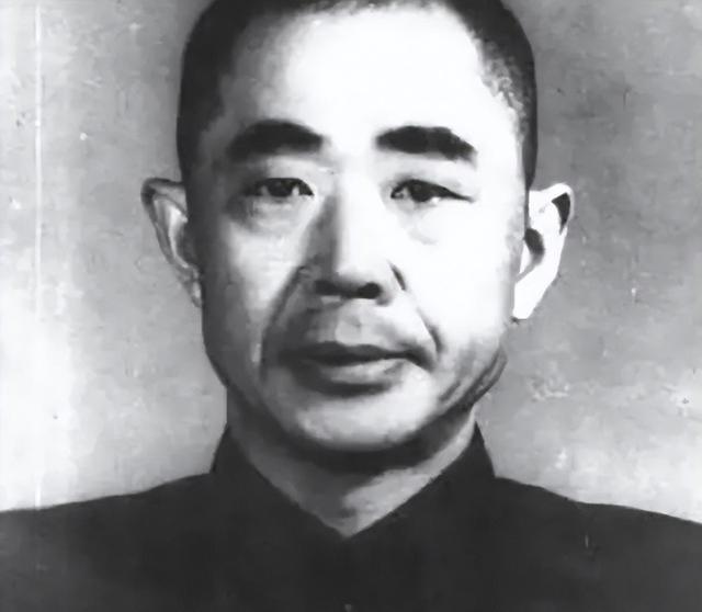 开国上将陪侍病重妻子，不料妻子指着主治医生：你娶了她我才安心