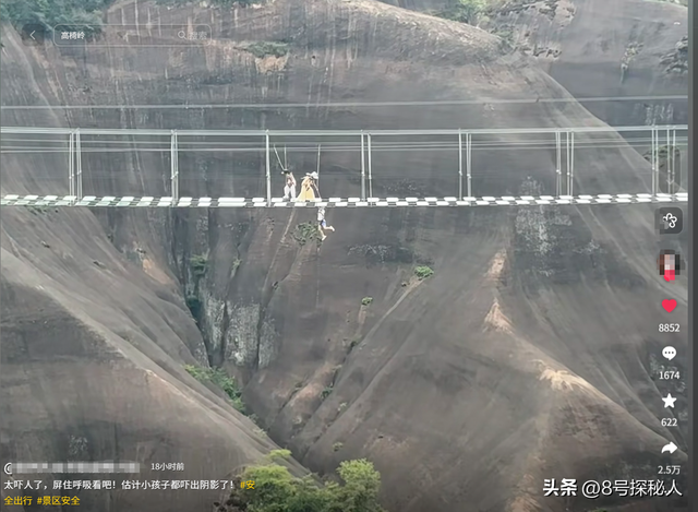 惊险！男童踩空玻璃栈道，身体悬挂空中，路人营救被骂，景区回应