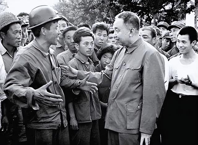 15岁入党，18岁和主席结婚，如今仍健在，却几乎不露面