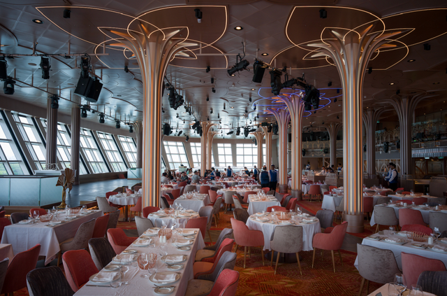 首发！等了一年多终于启航，我坐上了全世界“最快乐”的船