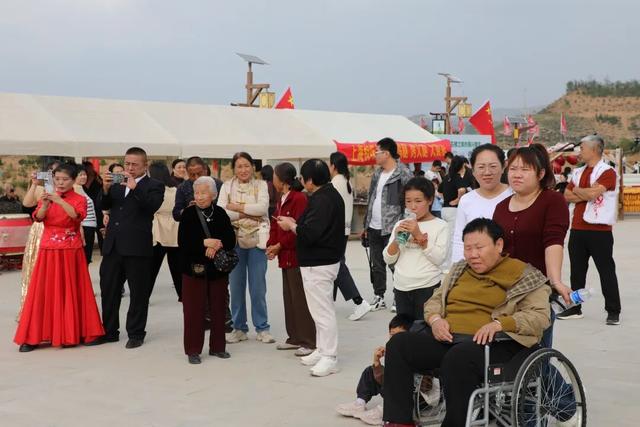 从“空心村”到“网红村”！石楼崖头村国庆爆火！民宿爆满、村民增收，这条致富路太燃了！