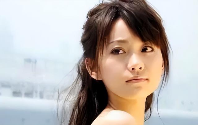 一代女神沦为豪门玩物？结婚8年牙齿全掉，器官切除，面似骷髅