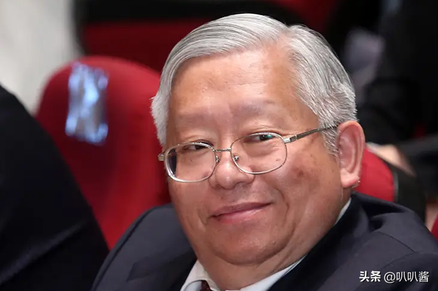 75岁芯片大佬潜逃美国！带核心技术机密，中国半导体暗战再添变数