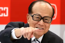 港口不卖了？中美刚谈妥，李嘉诚180度大转弯，眼神都变得清澈了图片