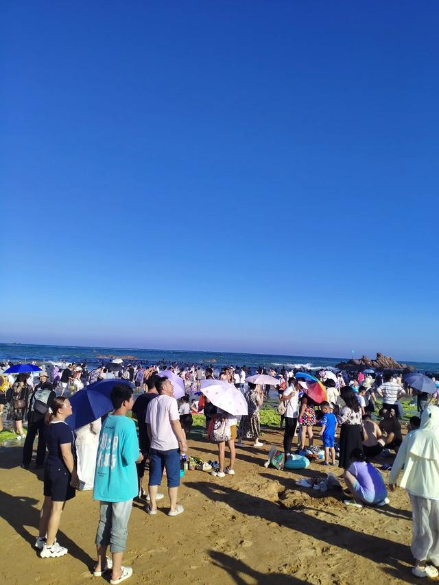 黄岛的天和海蓝得惊人