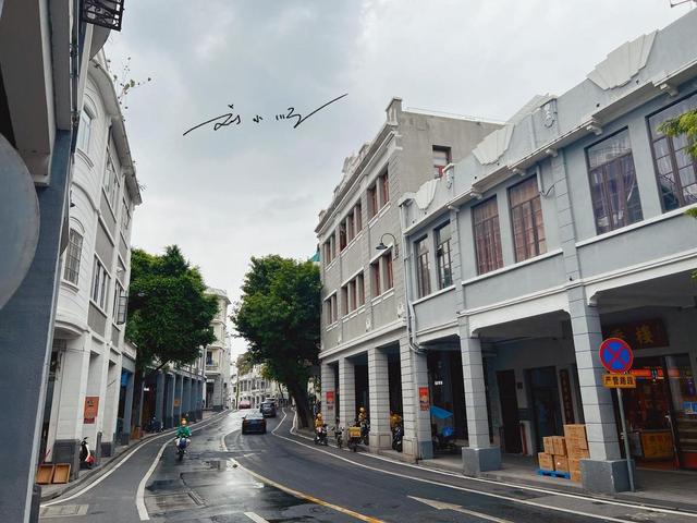 现在这个阶段，建议大家不要出国旅游，毕竟国内旅游更需要支持！