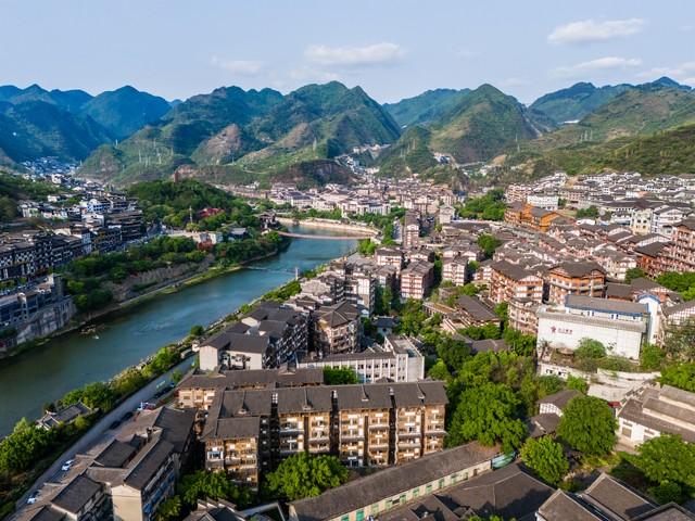 谁能想到，前两年还在酒圈风光无限的“茅台哥”，会栽在自己身上