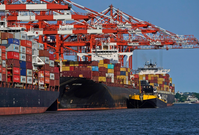 日本赌输了，经济首次萎缩，高市派人访华求和，该轮到中国出牌了