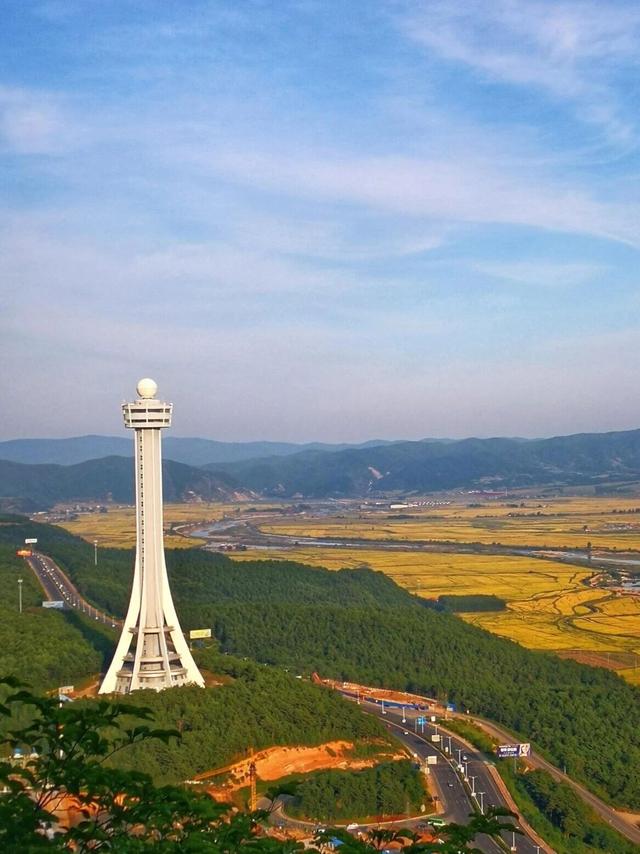 吉林这边秋色正好！重阳攀登“步步高”