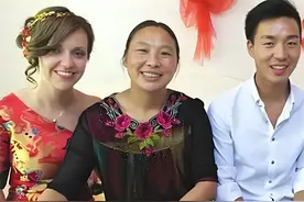 2015年，英国女歌手飞到成都，追爱四川农村小伙，如今怎样了？图片