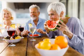 医生：少吃水果能少生很多病，是谣言还是有道理？别被骗了图片