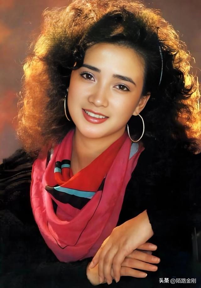 “媚而不妖”的何晴姐姐，厮人虽逝，万古长青！